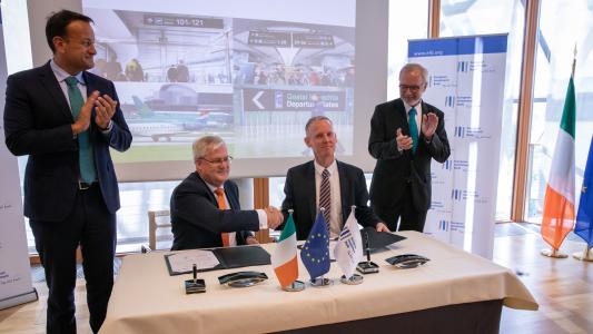 Mr. Leo Varadkar, Irish Prime Minister visits the EIB, signs the EIB's Golden Book and witnesses the signature of the 3,50M Dublin Airport investment