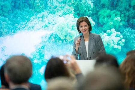 EIB and Luxembourg Stock Exchange mark €100 billion milestone in sustainability funding