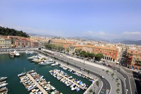 Construction of a new tramway line, 11.3 km with 20 stations, in Nice
