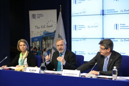 Ms Constance Kann, Director of Corporate Responsibility and Communication, Mr Werner Hoyer, President of the EIB and Mr Philippe de Fontaine Vive, Vice-President of the EIB
