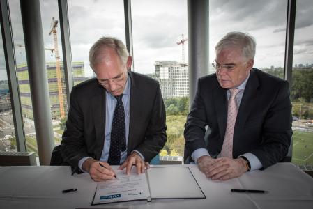 Mr Pim van Ballekom, Vice President of the EIB, responsible for the Netherlands and René Smit, Chairman of the Supervisory Board of VU University Amsterdam