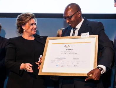 Mr Lamarana Sadio Diallo, Director General of Credit Rural de Guinee receives the 2015 Microfinance Award from Her Royal Highness the Grand Duchess of Luxembourg