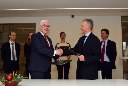Pim van Ballekom Vice President of the EIB and Frenk van der Vliet, Board member of NWB Bank