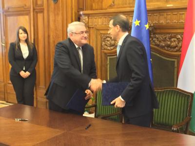 Mr László Baranyay, EIB Vice-President and Mr. Mihály Varga, Minister for National Economy