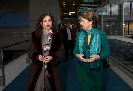 La Consejera de Hacienda y Administración Pública de la Junta de Andalucía, María Jesús Montero y la Vicepresidenta del BEI, Magdalena Álvarez Arza