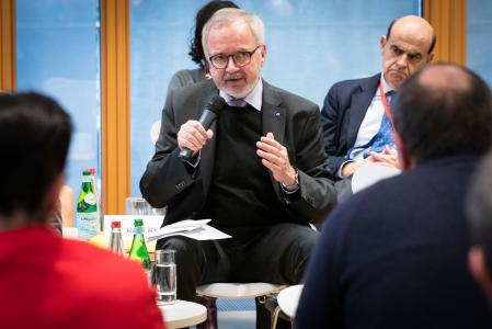 EIB approves EUR 4.8 billion of transport, business, urban and energy financing and meets with civil society organisations