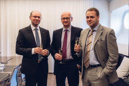 from left to right: Kuvassa Kari Kauniskangas, CEO of YIT, Henrik Normann, CEO of NIB and Jan Vapaavuori, Vice-President of the EIB