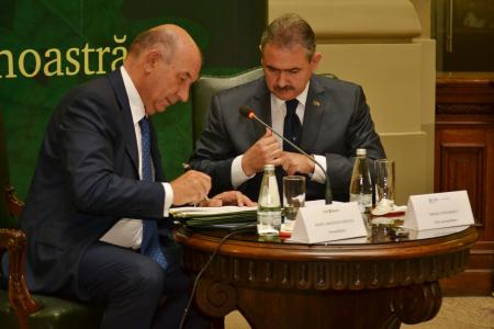 Mr. Radu Gratian Ghetea, CEC Bank President and Mr Mihai Tanasescu, EIB Vice-President