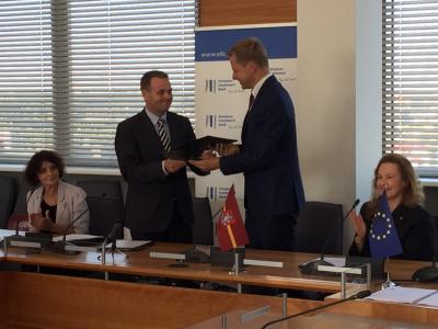 From left to right, The translatoir, EIB Vice President Mr Jan Vapaavuori, the Mayor of Vilnius Mr Remigijus Šimašius, the CEO of the City Administration Mr Alma Vaitkunskienė.