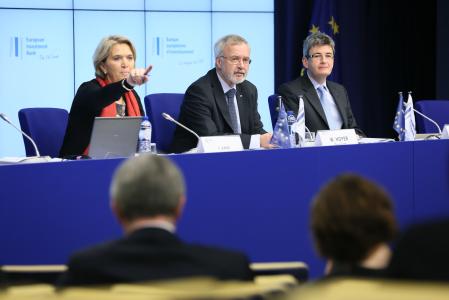 Mrs Constance Kann, Director of the Communications Department of the EIB, Mr Werner Hoyer, President of the EIB and Mr Philippe de Fontaine Vive, Vice President of the EIB