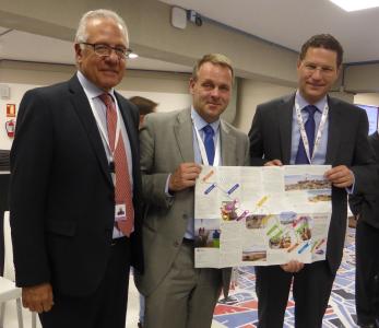 from left to right: Mr Mauricio Anderson Salazar, General Manager of Quito Metro, Mr Jan Vapaavuori, Vice-President of the EIB, and Mr Mauricio Esteban Rodas Espinel, Mayor of Quito