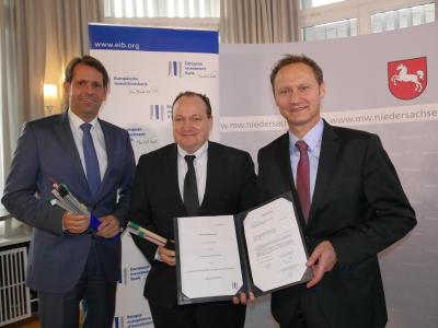 Olaf Lies Niedersächsischer Minister für Wirtschaft, Arbeit une Verkehr; EIB Vice-President Ambroise Fayolle and Chairman of NBank's Board, Michael Kiesewetter