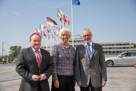From left to right: EIB Vice-President A. Fayolle, C. Lagarde, Managing Director of the International Monetary Fund (IMF) and EIB President W. Hoyer