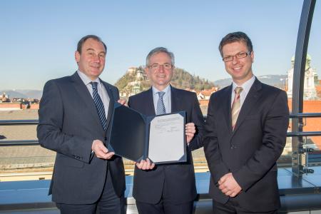 Martin Schaller, Director General of RLB Steiermark Mr Wilhelm Molterer, Vice President of the EIB and Florian Stryeck ,Head of RLB-Capital Market & Treasury