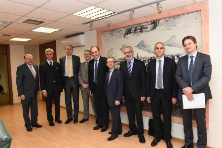 European Investment Bank (EIB) President Werner Hoyer, accompanied by Vice President Jonathan Taylor, today met in Athens with Greek Minister of Finance Euclid Tsakalotos and Minister of Economy, Development & Tourism Giorgos Stathakis, as well as Governor of the Bank of Greece Yiannis Stournaras, to reiterate and enhance the EU bank’s commitment to Greece.