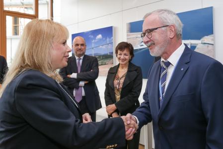 Ms Anca Dragu, Romanian Minister of Public Finances, and Mr Werner Hoyer, EIB President.