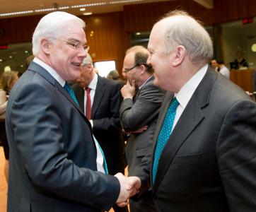 Mr Pim van BALLEKOM, Vice-President of the EIB, Mr Michael NOONAN, Irish Minister for Finance.