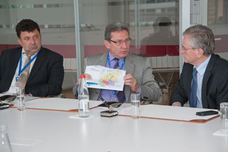 Josef Tschida ( Stellvertretender Bürgermeister Nördliches Burgenland und Gerhard Zapfl (Bürgermeister Nördliches Burgenland), Wilhelm Molterer, Vize-Präsident der EIB