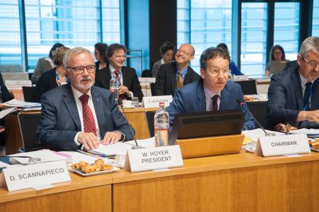 from left to right: Mr Werner Hoyer, EIB President; Mr Jeroen Dijsselbloem, Minister for Finance of the Netherlands; Mr Alfonso Querejeta, Seceretary-General of the EIB