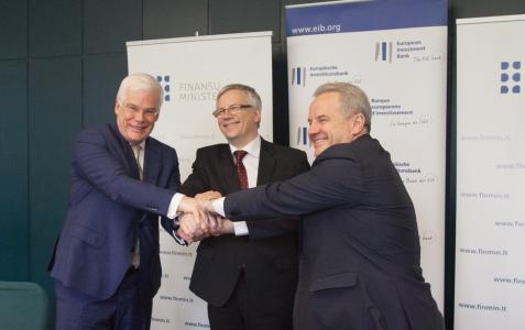 Pim van Ballekom, EIB Vice-President, Finance Minister Rimantas Šadžius and Minister of Environment Kęstutis Trečiokas