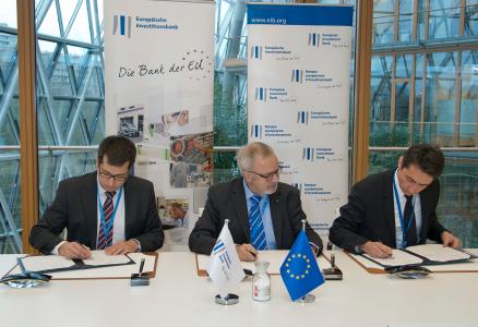 Stefan Jennewein, Managing Director of the companyWerner Hoyer President of the EIB and Klaus Jennewein, Managing Director and founding member of Jennewein Biotechnologie