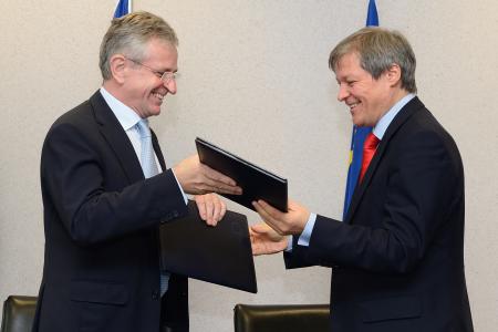 Mr Wilhelm Molterer, Vice-President of the European Investment Bank (EIB), representing the EIB and Dacian Cioloş, Member of the EC in charge of Agriculture and Rural Development, representing the European Commission