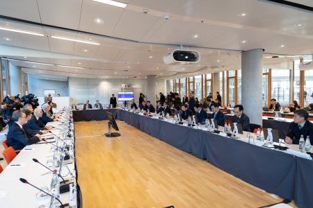 Official meeting of Vietnamese Prime Minister Phạm Minh Chính and EIB Vice-President Kris Peeters at the EIB headquarters in Luxembourg on December 10, 2022. 