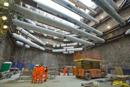 The project is part of the overall London Crossrail project (a new railway line running through London and the Berkshire, Buckinghamshire and Essex counties); it will finance around 60 new trains as well as a new maintenance depot