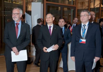 EIB hosts “Young Leaders Summit” for Asia-Europe FoundationYoung people from 51 Asia-Europe Meeting (ASEM) countries met at the EIB’s Luxembourg headquarters today as the EU Bank hosted the final day of the “Young Leaders Summit” organised by the Asia-Europe Foundation (ASEF) and the European Commission.