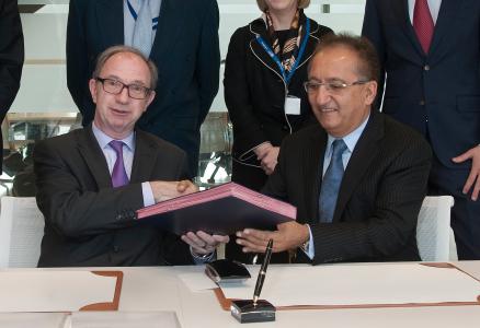 Pat Walsh, Director, Ops B ACP Directorate and Hitesh Anadkat, Vice-Chairman, First Merchant Bank Ltd, Malawi