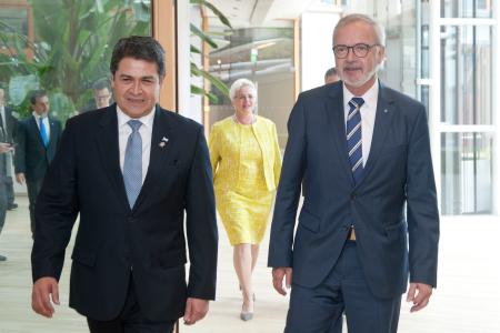 Mr Juan Orlando Hernández, President of the Republic of Honduras and Werner Hoyer, President of the EIB