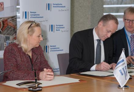 Anita Fürstenberg-Lucius, EIB Director, Operations in the Baltic Sea Region and Peter Rønnest Andersen, Chief Financial Officer, Haldor Topsøe