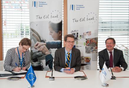 Hanna Karczewska, Head of Legal Division, EIB, Martin Bendixen, Group Treasurer, AB Electrolux and Tilman Seibert, Director, EIB
