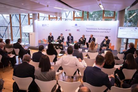 The EIB host a series of days of ECON Conference in Investment, Technological Transformation and skills. Policy address by Klaus Regling, Managing Director, European Stability Mechanism. Perallel Session first round.