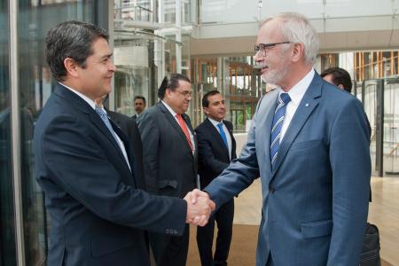 Mr Juan Orlando Hernández, President of the Republic of Honduras and Werner Hoyer, President of the EIB