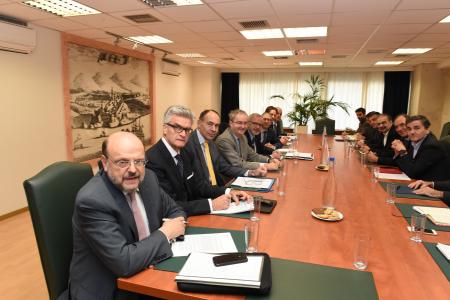 European Investment Bank (EIB) President Werner Hoyer, accompanied by Vice President Jonathan Taylor, today met in Athens with Greek Minister of Finance Euclid Tsakalotos and Minister of Economy, Development & Tourism Giorgos Stathakis, as well as Governor of the Bank of Greece Yiannis Stournaras, to reiterate and enhance the EU bank’s commitment to Greece.