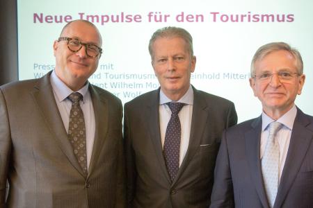 (f.l.t.r.) Wolfgang Kleemann, Managing director ÖHT, Dr. Reinhold Mitterlehner, Austrian Vice-Chancellor and Minister of Economics and Wilhelm Molterer EIB Vice President (f.l.t.r.)