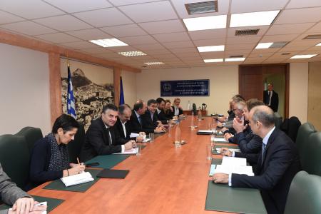 European Investment Bank (EIB) President Werner Hoyer, accompanied by Vice President Jonathan Taylor, today met in Athens with Greek Minister of Finance Euclid Tsakalotos and Minister of Economy, Development & Tourism Giorgos Stathakis, as well as Governor of the Bank of Greece Yiannis Stournaras, to reiterate and enhance the EU bank’s commitment to Greece.