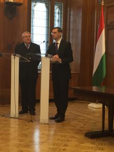 From left to right: Mr László Baranyay, EIB Vice-President responsible for lending in Central Europe, and Mr. Mihaly Varga, Minister for National Economy