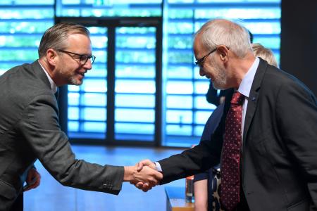 From left to right: Mikael DAMBERG (Minister for Finance, Sweden), Werner HOYER (President of the EIB, B. E. I.)