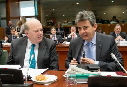 Mr Michael NOONAN, Irish Minister for Finance. Mr Philippe de FONTAINE VIVE CURTAZ, Vice-President of the EIB