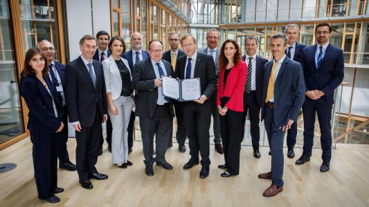 EIB Vice-President, Ambroise Fayolle signs a MoU with the European Space Agency