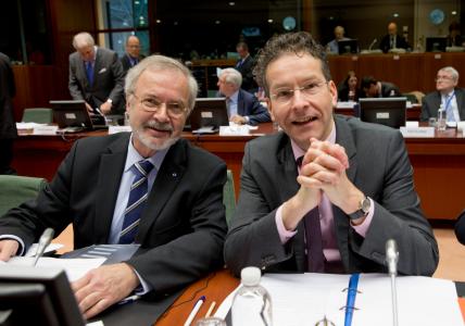 From left to right: Mr Werner HOYER, President of the EIB; Mr Jeroen DIJSSELBLOEM, Dutch Minister for Finance.