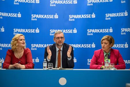 EIB Global and Sparkasse Bank team up to boost green investments in North Macedonia