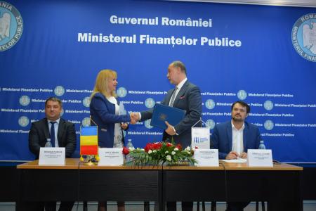 from left to right: Mr Bogdan PUȘCAȘ, President of the National Public Procurement Agency, Ms Anca Dragu, Romanian Minister of Public Finances, Mr Cristian Popa, Vice-President of the EIB, and Mr. Cristian Ghinea, Romanian Minister of European Funds