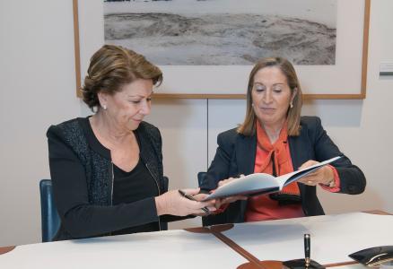 Mrs Magdalena Alvarez Arza, Vice President of the EIB and Mrs Ana Pastor, Minister for Public Works