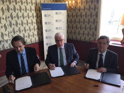 from left to right: Jan Goossens, General Manager of Aquafin, Mr Pim van Ballekom, EIB Vice-president, and Mr Erik Matthys, Chairman of the Board of Aquafin