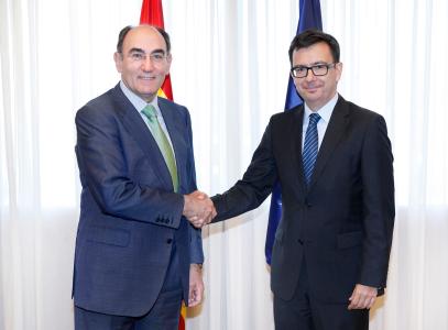 from left to right: Mr Ignacio Galán, Chairman and CEO of Iberdrola, and Mr Román Escolano, EIB Vice-President