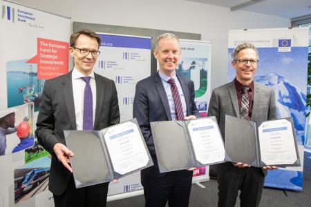 From left to right: T. Tschol, CFO Zumtobel Group, A. McDowell, EIB Vice-President and C. Hogenmüller, Head of Corporate Treasury Zumtobel Group