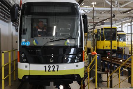 Lviv rolls out ten new trams with EIB support
